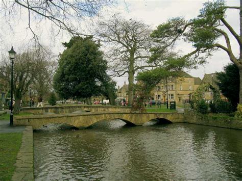 Stratford Cotswolds Van Shakespeare GetYourGuide