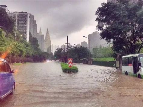 重庆25区县暴雨 23条中小河涨水