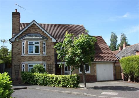 Roxwell Gardens Hutton Brentwood Cm13 4 Bed Detached House £895 000