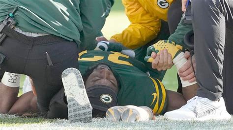 Aaron Jones Injury Update Packers Rb Week To Week With Mcl Sprain