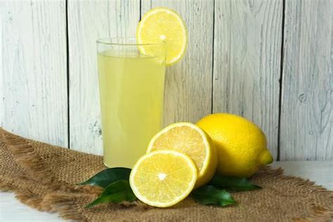 Drink Lemon Water In Summer Is Good Or Not For Body गर्मियों में आप भी पीते हैं नींबू पानी तो