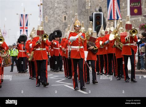 Changing the Guard at Windsor Castle Stock Photo - Alamy