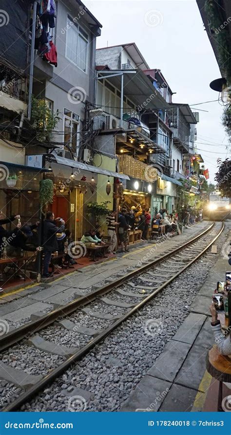 Hanoi Vietnam Circa Janeiro De Pessoas Visitando Famosa Rua De