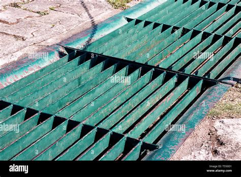 Gutters Drain Grate Drain Cover Road Drains Sewer Cover Iron Grate