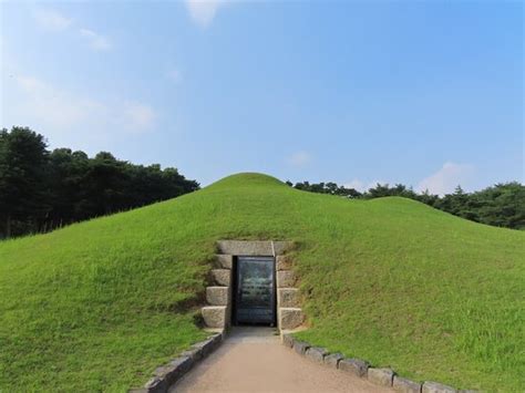 Songsan Ri Tombs And Royal Tomb Of King Muryeong Gongju Tripadvisor