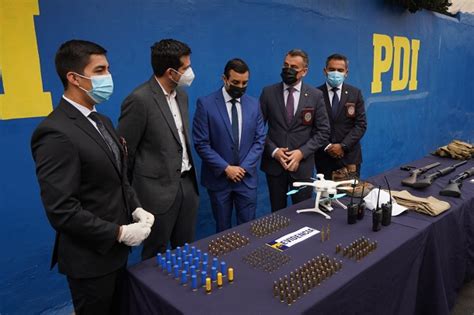 Detienen A Falsos Pdi Involucrados En Quitada De Drogas Y Robos