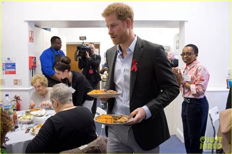 Prince Harry Follows In Mom Princess Dianas Footsteps With Hiv Charity