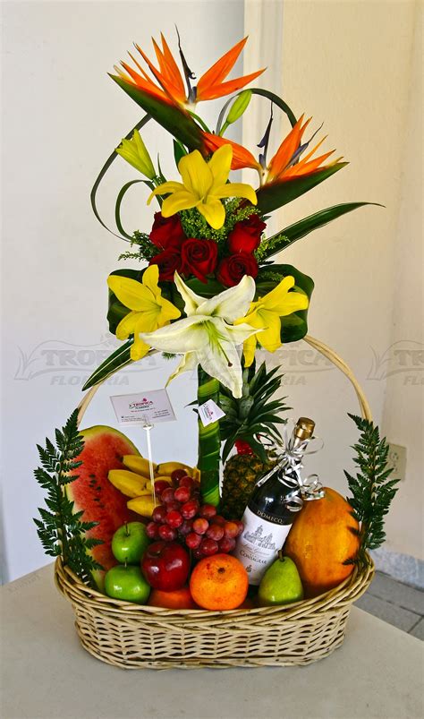 Arreglo De Frutas Con Flores Tropica Floreria Fruit Basket Gift