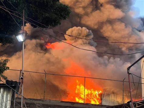 Se incendia bodega de zapatos y plásticos en Centro Histórico La