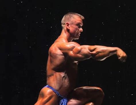 Blonde Muscles ThisVid