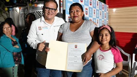 Más de 200 familias piuranas reciben títulos de propiedad gracias a