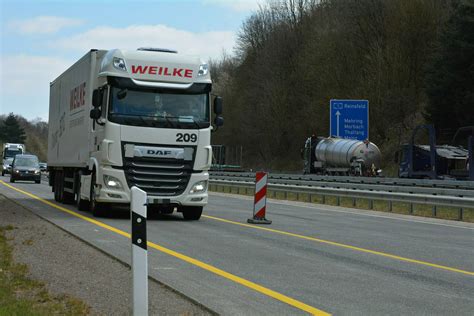 Vollsperrung Umleitung auf der A1 bei Mehring in Richtung Saarbrücken