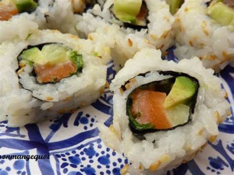 Sushis California Maki Au Saumon Avocat Concombre Coriandre