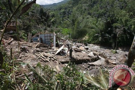 Satu Rumah Rusak Berat Terkena Longsor ANTARA News