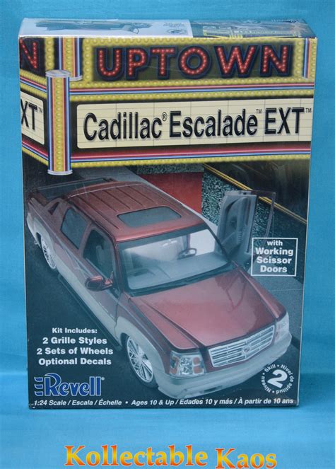 1 24 Revell Cadillac Escalade EXT Plastic Model Kit 85 2092