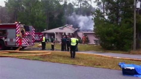 3 Dead After Plane Crashes Into Fla House Cnn