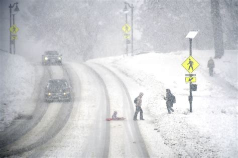 Late Winter Storm Pummels Northeast With Heavy Wet Snow What S Up Newp