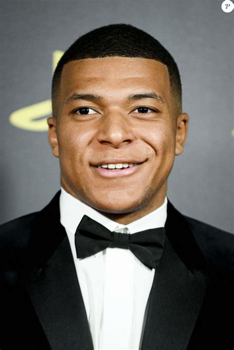 Kylian Mbappé Photocall De La 66ème Cérémonie Du Ballon Dor Au Théâtre Du Chatelet à Paris