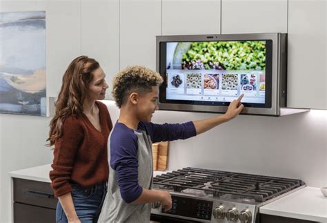 GE Kitchen Hub: Smart Range Hood with 27-inch Display at CES 2019