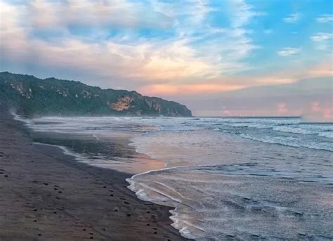 Pantai Parangtritis Lokasi Rute Daya Tarik Dan Tiket Masuk