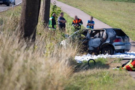 Horror Unfall Bei Deining Mann 28 Stirbt In Brennendem VW