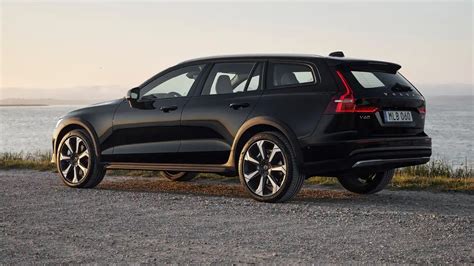 2023 Volvo V60 Cross Country price and specs - Drive