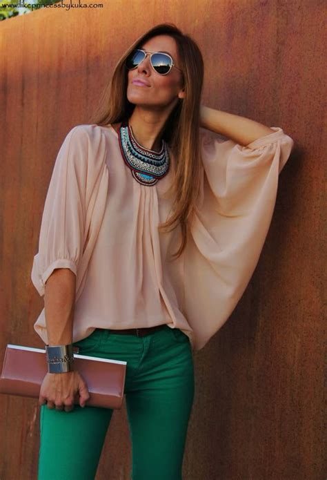 Cómo combinar una blusa color NUDE Icon