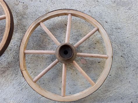 2 Roues de char en bois et métal diamètre 30 cm Kaufen auf Ricardo