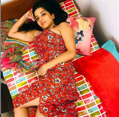 Hot Photos Of Monalisa Bhojpuri Actress Webdunia Hindi