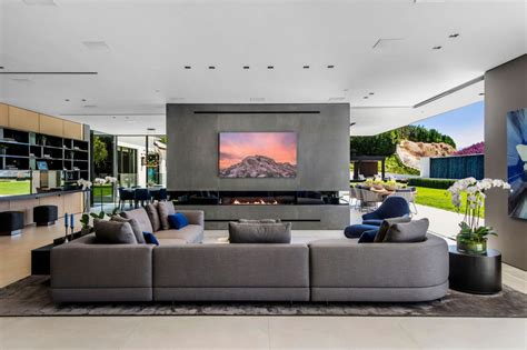 Striking Modern California Mansion with the Highest Quality in Calabasas