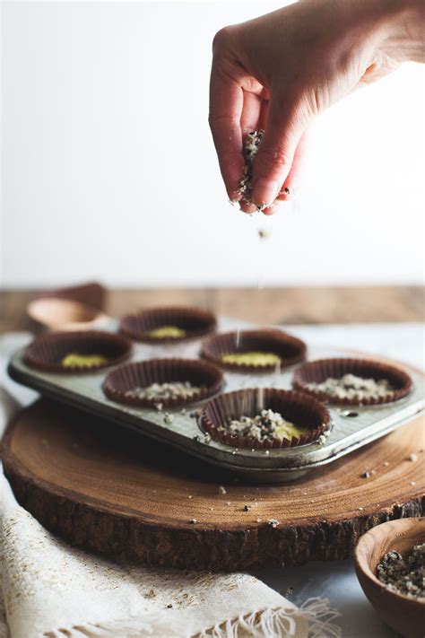 Gluten Free Matcha Cake With Black Sesame Streusel Recept Mat