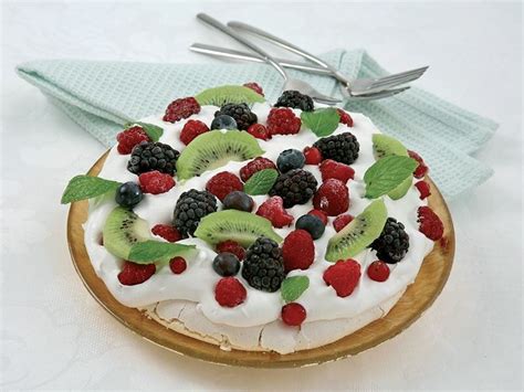 Meyveli Pavlova Tarifi Meyveli Pavlova Nasıl Yapılır Lezzet