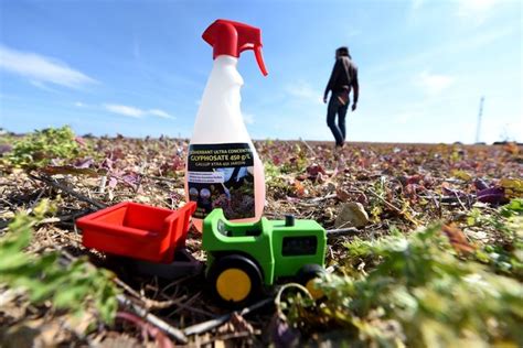 Personne ne m en a parlé Des agriculteurs malades des pesticides