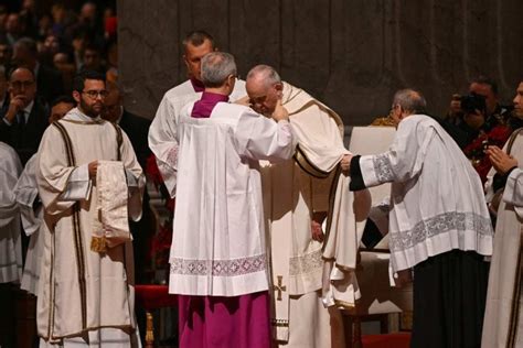 Papa Francisco celebra Missa do Galo e condena a ganância e a fome de