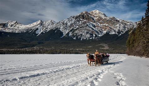 13 winter activities in Jasper for the mature traveler | Tourism Jasper