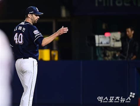 니퍼트 만루위기를 무실점으로 막았어 포토