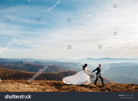 65,998 Mountain Wedding Images, Stock Photos & Vectors | Shutterstock