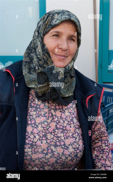 Turkish Headscarf Hi Res Stock Photography And Images Alamy