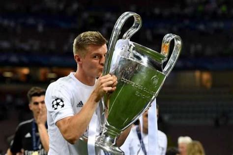 Vì sao Man United tranh mua Toni Kroos với Man City