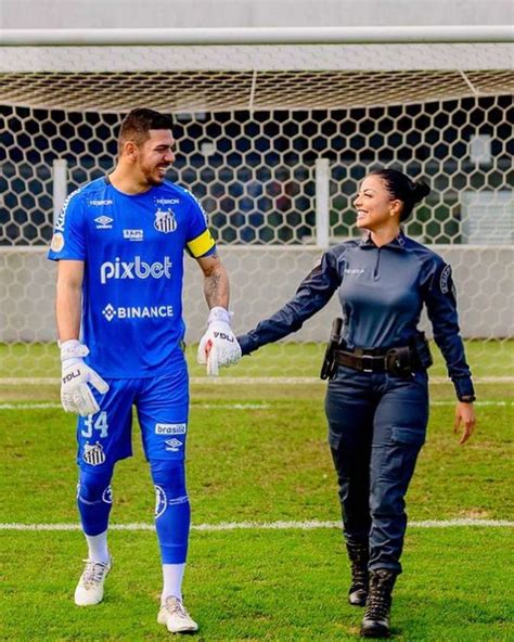 Jo O Paulo Goleiro Do Santos Dorme Duas Semanas No Hospital Ao Lado