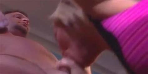 MILF blonde en chaleur obtient sa chatte rasée Tnaflix