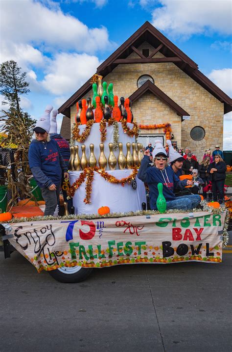 JOIN THE SISTER BAY FALL FEST PARADE - Door County Pulse