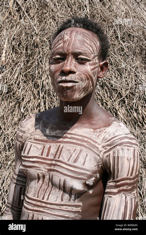 Karo Tribe Man With Painted Body Omo Valley Ethiopia Stock Photo Alamy