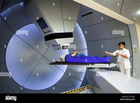 Proton therapy fotografías e imágenes de alta resolución Alamy