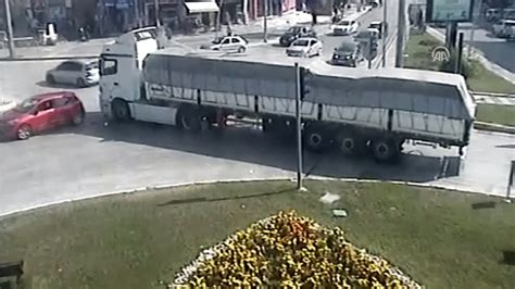 Trafik kazaları MOBESE kameralarına yansıdı DÜZCE Dailymotion Video