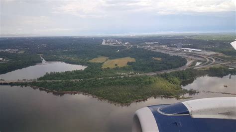 Landing At Ronald Reagan National Airport In Washington Dc Youtube