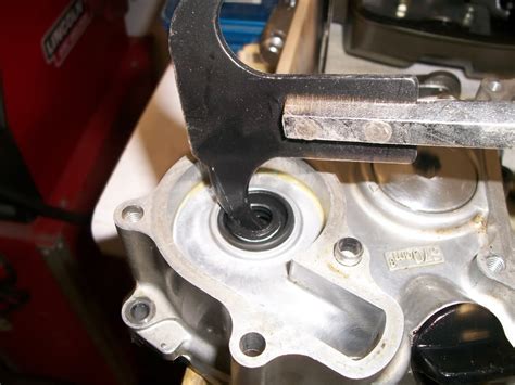 Honda crf 450 water pump seal replacement