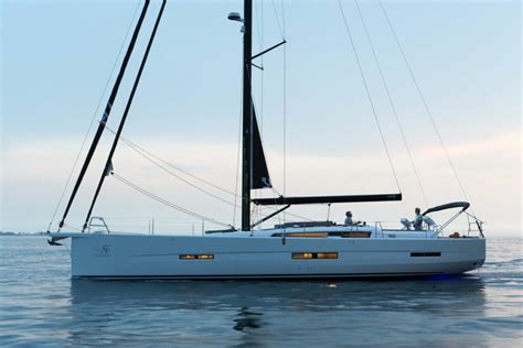 Long-range luxury sailboats | DUFOUR Yacht