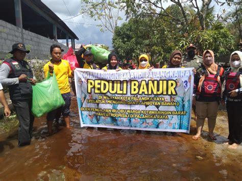 Keluarga Besar Pengajian Kobar Salurkan Bantuan Warga Terdampak Banjir