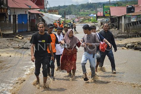 Banjir Bandang Di Kabupaten Agam ANTARA Foto